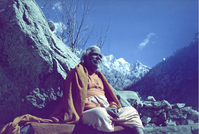 Découvrez Swami Vishnudevananda, le maître du Siddha Yoga